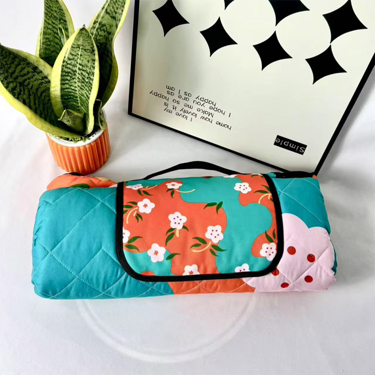 بطانية نزهة محمولة للسفر والتخييم وخالية من الرمال على الشاطئ